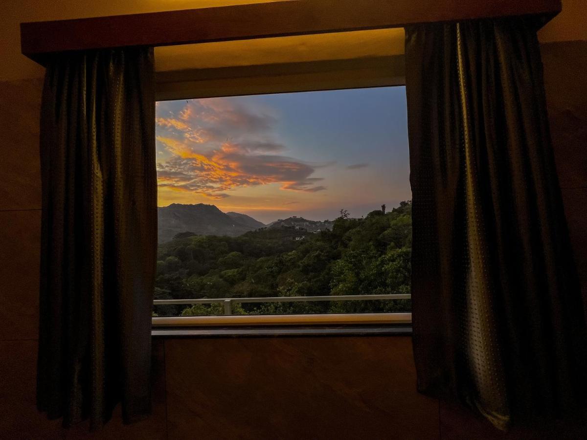Green Palace Resort Vagamon Buitenkant foto